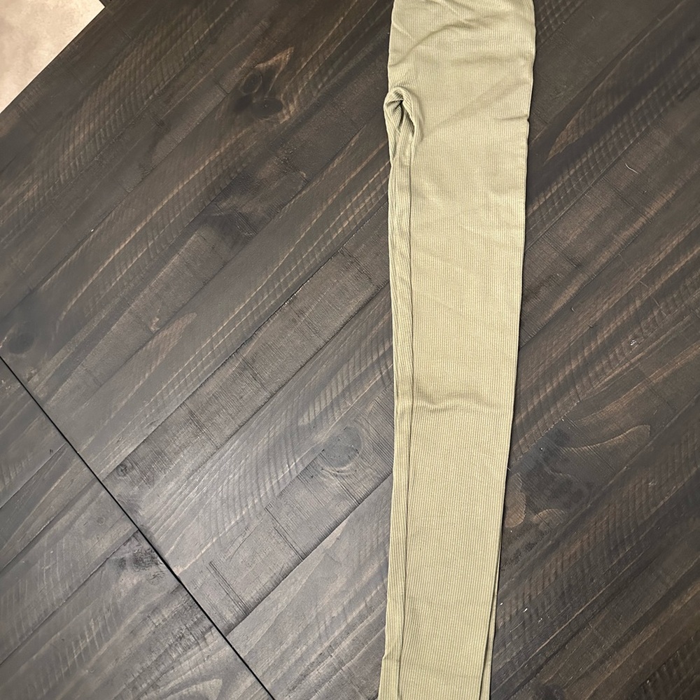 Pink Republic Sage Ribbed Leggings